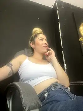 Snapshot of viktoria_davis_ chatting on 09.10.25 viktoria davis online show from 09.10.25