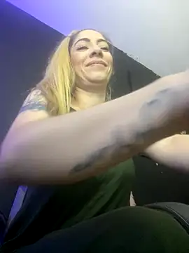 Snapshot of viktoria_davis_ chatting on 09.25.25 viktoria davis online show from 09.25.25