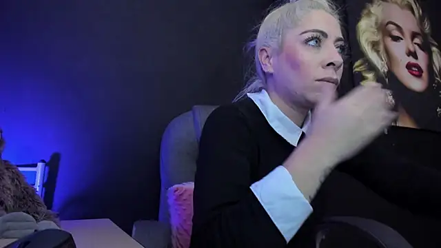 Snapshot of viktoria_davis_ chatting on 10.08.25 viktoria davis online show from 10.08.25