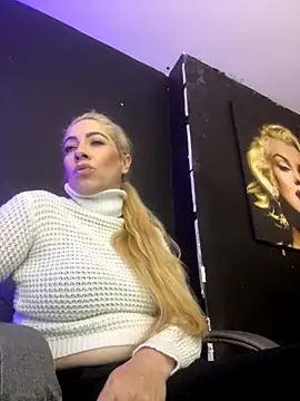 Snapshot of viktoria_davis_ chatting on 10.10.25 viktoria davis online show from 10.10.25