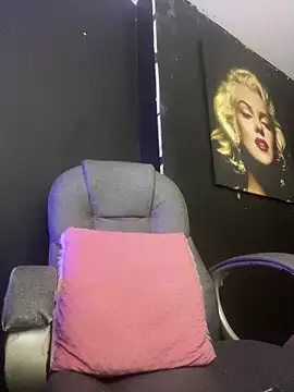 Snapshot of viktoria_davis_ chatting on 11.01.25 viktoria davis online show from 11.01.25