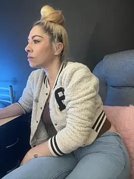 Snapshot of viktoria_davis_ chatting on 11.26.25 viktoria davis online show from 11.26.25