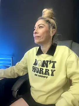 Snapshot of viktoria_davis_ chatting on 11.27.25 viktoria davis online show from 11.27.25