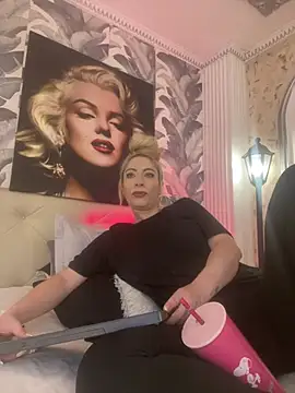 Snapshot of viktoria_davis_ chatting on 06.30.26 viktoria davis online show from 06.30.26