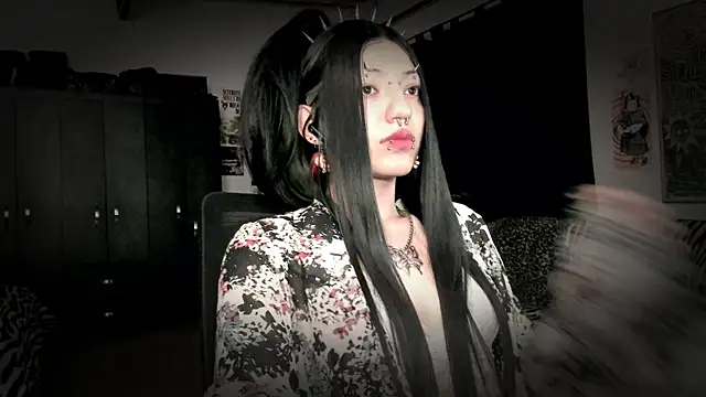 Snapshot of roxy_toxic chatting on 08.05.26 roxy toxic online show from 08.05.26