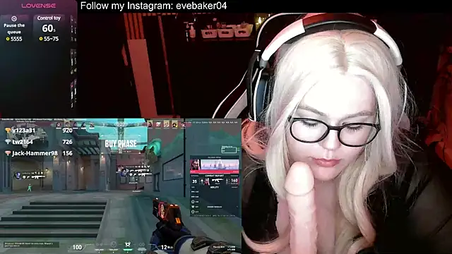 Snapshot of EveBaker04 chatting on 03.09.25 EveBaker04 online show from 03.09.25