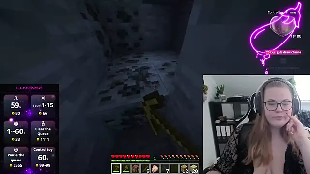 Snapshot of EveBaker04 chatting on 09.28.25 EveBaker04 online show from 09.28.25