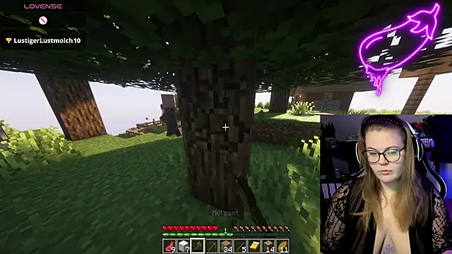 Snapshot of EveBaker04 chatting on 10.04.25 EveBaker04 online show from 10.04.25