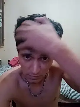 Snapshot of EstebanAkyLu chatting on 02.04.25 EstebanAkyLu online show from 02.04.25