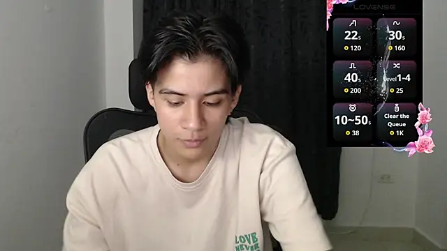 Snapshot of Dha_lia0 chatting on 12.22.25 Dha lia0 online show from 12.22.25