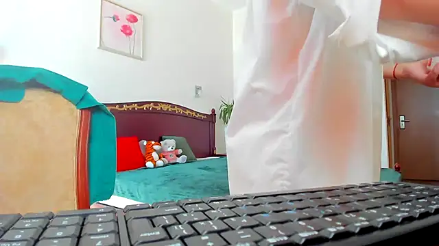 Snapshot of Tianiaa chatting on 09.24.25 Tianiaa online show from 09.24.25