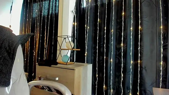 Nicole Foxx  online show from 03.12.25