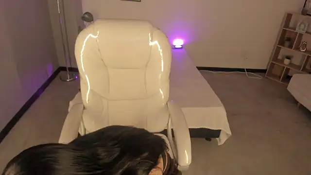 Nicole Foxx  online show from 09.11.25