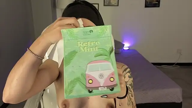 Nicole Foxx  online show from 10.02.25