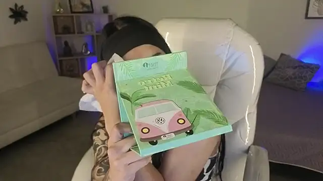 Nicole Foxx  online show from 10.12.25