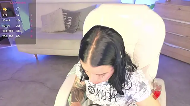 Nicole Foxx  online show from 02.21.26