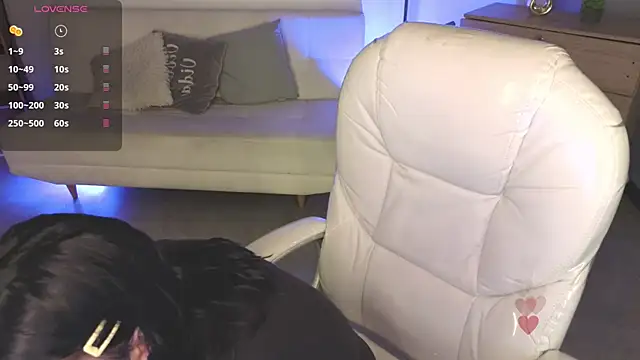 Nicole Foxx  online show from 02.23.26