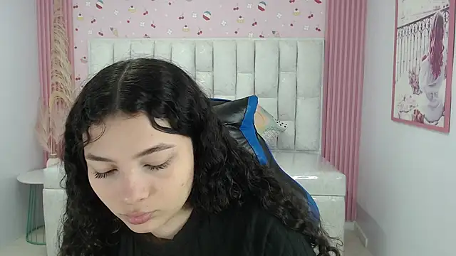 Snapshot of shalon_diaz_s chatting on 09.30.25 shalon diaz s online show from 09.30.25