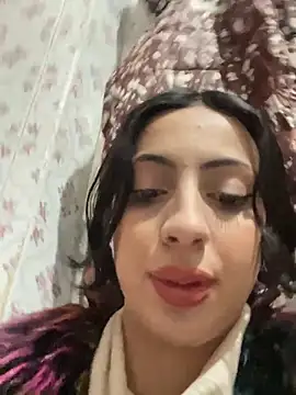 Snapshot of majdolin78 chatting on 12.04.25 majdolin78 online show from 12.04.25