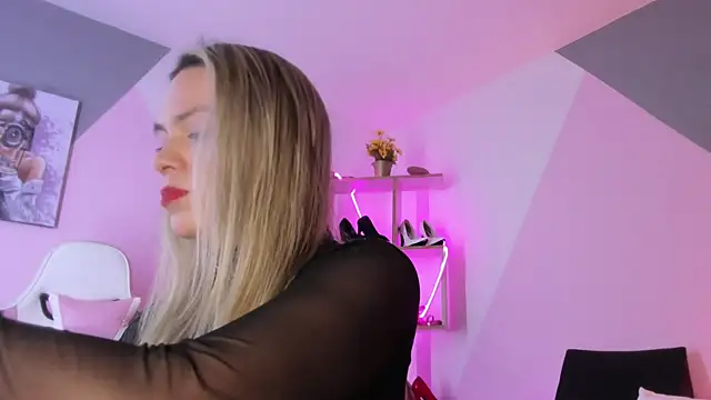 RayaCarr  online show from 02.15.25