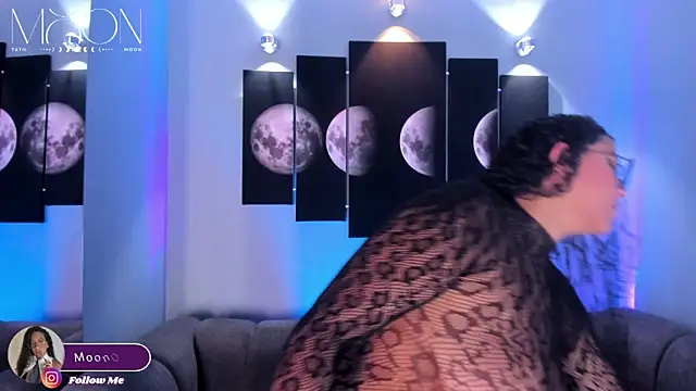 Snapshot of tatii_moon chatting on 10.28.25 tatii moon online show from 10.28.25