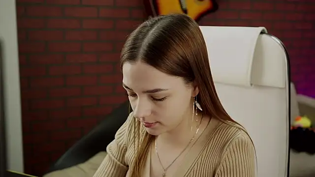 Snapshot of PamBeesly chatting on 01.22.25 PamBeesly online show from 01.22.25