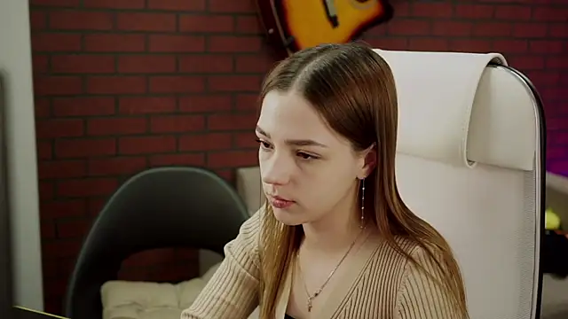 Snapshot of PamBeesly chatting on 01.22.25 PamBeesly online show from 01.22.25