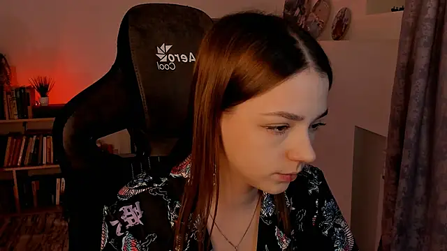 Snapshot of PamBeesly chatting on 01.25.25 PamBeesly online show from 01.25.25