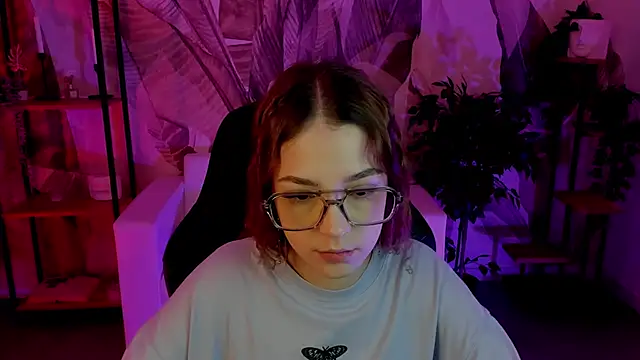 Snapshot of PamBeesly chatting on 01.28.25 PamBeesly online show from 01.28.25