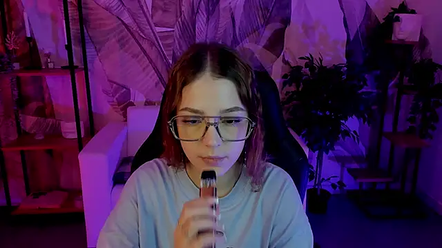 Snapshot of PamBeesly chatting on 01.28.25 PamBeesly online show from 01.28.25