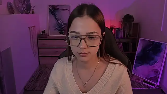 Snapshot of PamBeesly chatting on 02.01.25 PamBeesly online show from 02.01.25