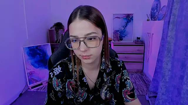 Snapshot of PamBeesly chatting on 02.09.25 PamBeesly online show from 02.09.25