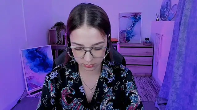 Snapshot of PamBeesly chatting on 02.09.25 PamBeesly online show from 02.09.25