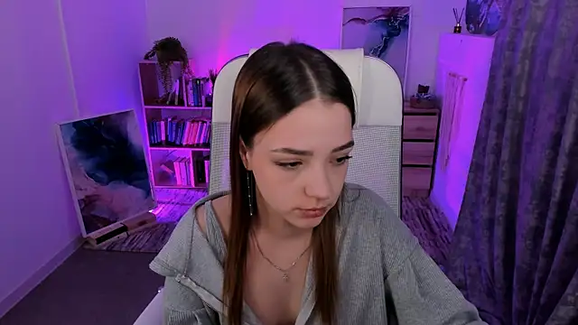 Snapshot of PamBeesly chatting on 02.24.25 PamBeesly online show from 02.24.25