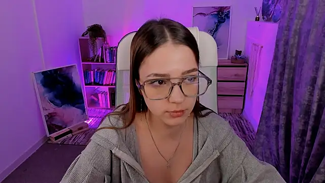 Snapshot of PamBeesly chatting on 02.26.25 PamBeesly online show from 02.26.25