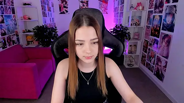 Snapshot of PamBeesly chatting on 02.27.25 PamBeesly online show from 02.27.25