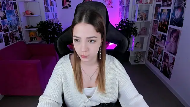 Snapshot of PamBeesly chatting on 03.03.25 PamBeesly online show from 03.03.25