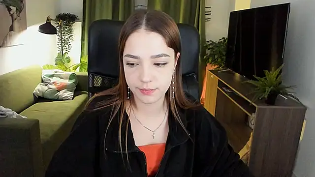 Snapshot of PamBeesly chatting on 03.05.25 PamBeesly online show from 03.05.25