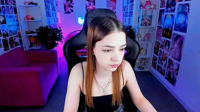 Snapshot of PamBeesly chatting on 03.12.25 PamBeesly online show from 03.12.25