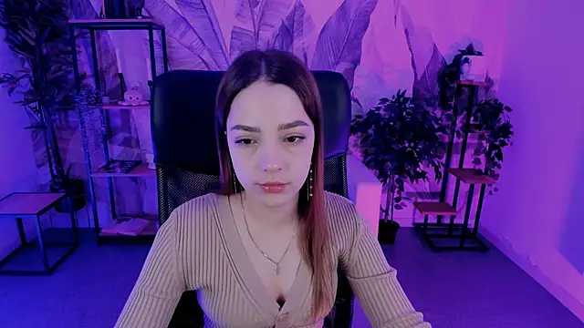 Snapshot of PamBeesly chatting on 03.13.25 PamBeesly online show from 03.13.25