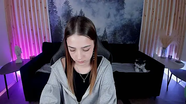 Snapshot of PamBeesly chatting on 03.14.25 PamBeesly online show from 03.14.25