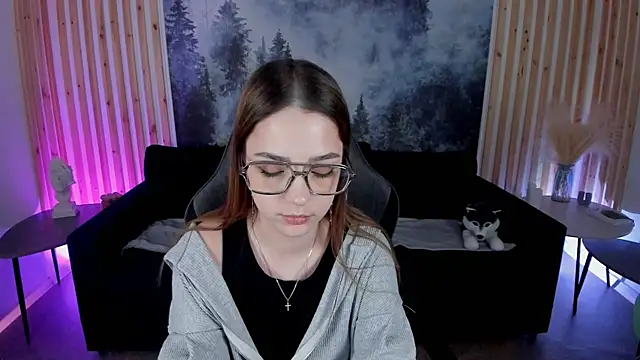 Snapshot of PamBeesly chatting on 03.14.25 PamBeesly online show from 03.14.25