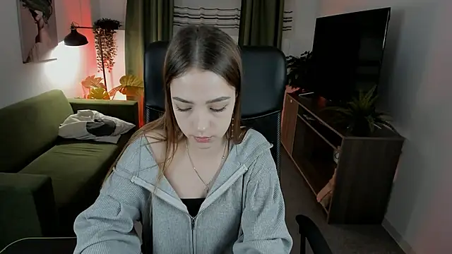 Snapshot of PamBeesly chatting on 03.16.25 PamBeesly online show from 03.16.25