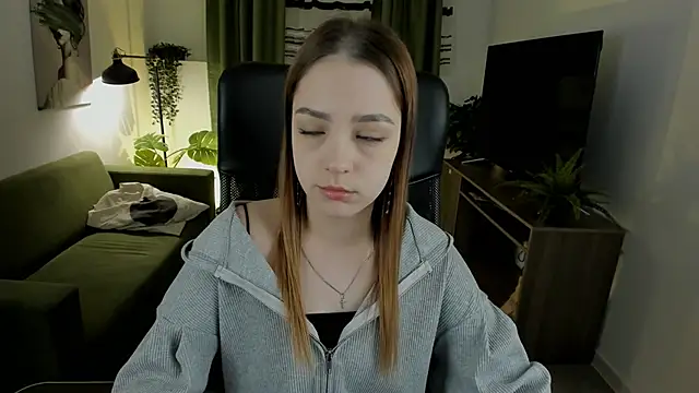 Snapshot of PamBeesly chatting on 03.19.25 PamBeesly online show from 03.19.25