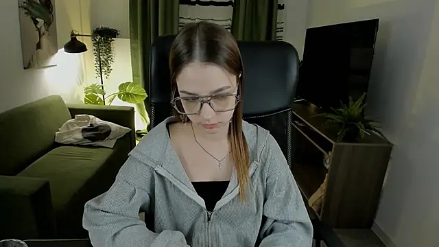 Snapshot of PamBeesly chatting on 03.19.25 PamBeesly online show from 03.19.25