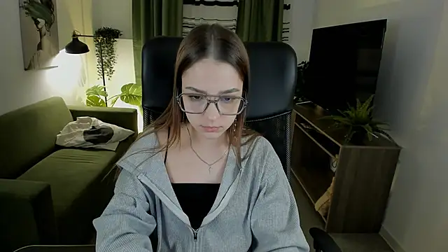 Snapshot of PamBeesly chatting on 03.19.25 PamBeesly online show from 03.19.25