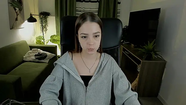 Snapshot of PamBeesly chatting on 03.19.25 PamBeesly online show from 03.19.25