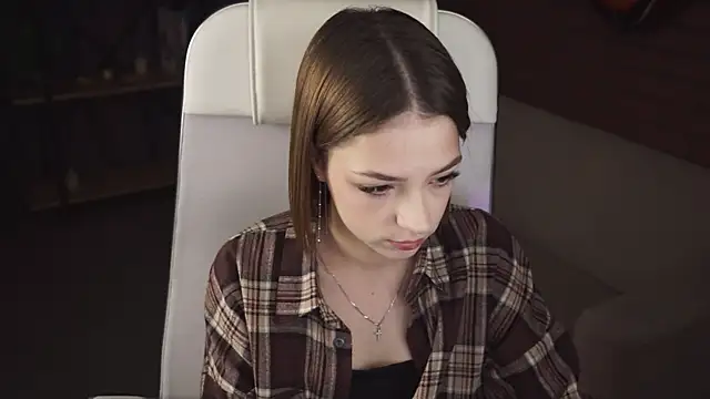 Snapshot of PamBeesly chatting on 09.17.25 PamBeesly online show from 09.17.25