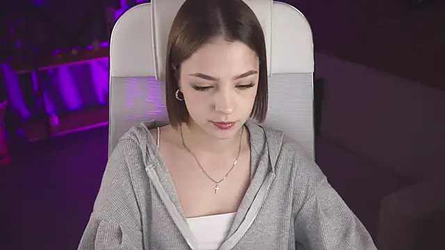 Snapshot of PamBeesly chatting on 09.19.25 PamBeesly online show from 09.19.25