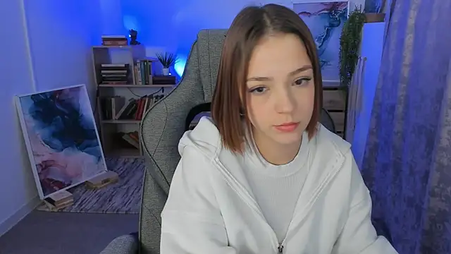 Snapshot of PamBeesly chatting on 10.07.25 PamBeesly online show from 10.07.25